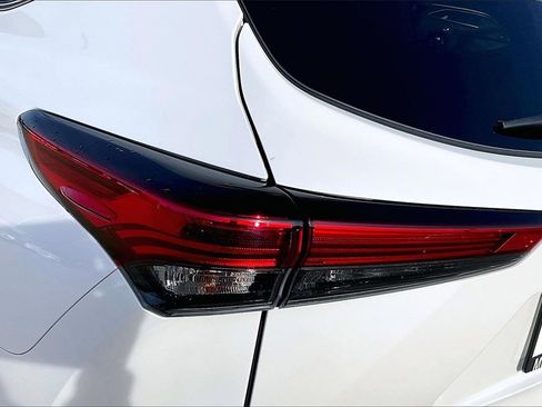 Used 2021 Toyota Highlander Platinum image 30