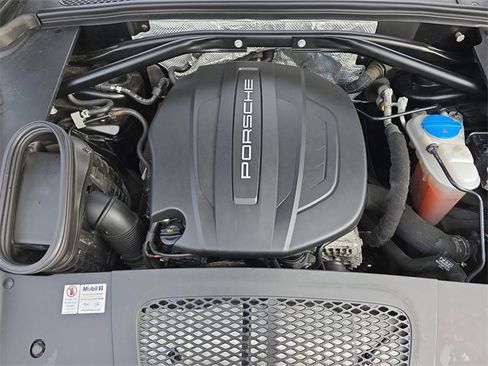 Used 2017 Porsche Macan Base image 33