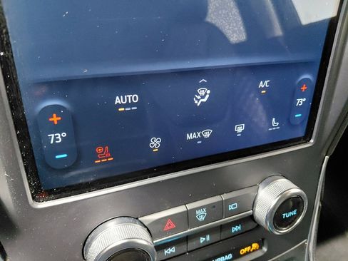 Used 2024 Ford Edge Titanium image 31