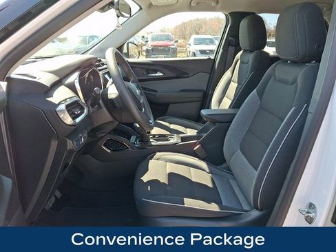 Used 2023 Chevrolet TrailBlazer LT w/ Convenience Package image 2