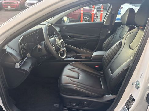 Used 2025 Hyundai Elantra Limited image 27