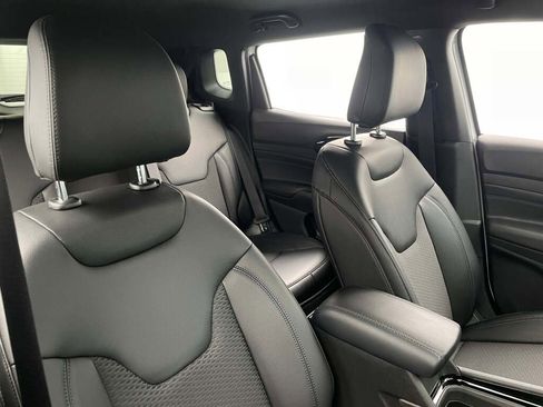 New 2026 Jeep Compass Latitude image 18