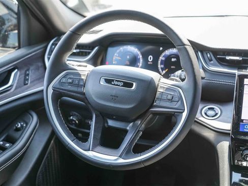 New 2025 Jeep Grand Cherokee L Limited w/ Luxury Tech Group II image 15