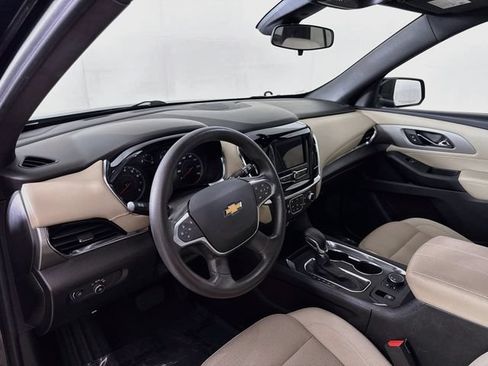 Used 2023 Chevrolet Traverse LS w/ LPO, Cargo Package FWD image 10