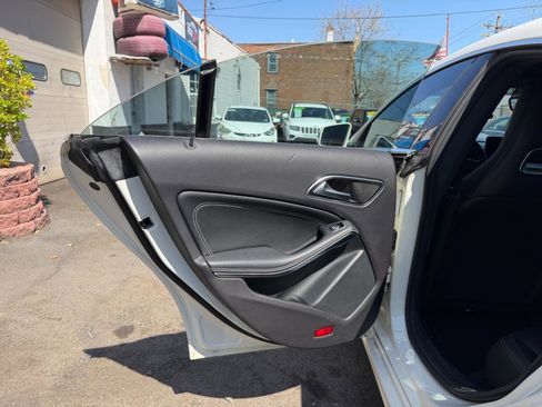 Used 2018 Mercedes-Benz CLA 250 4MATIC image 33