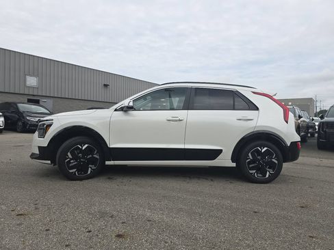 Used 2026 Kia Niro Wind w/ Wind Preserve Package FWD image 13