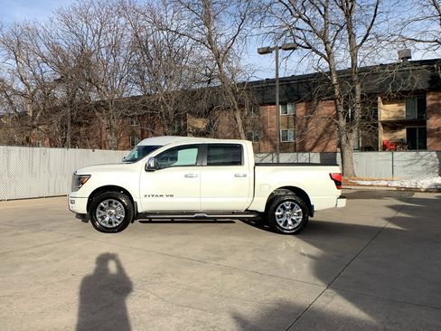 Used 2020 Nissan Titan SL w/ Moonroof Package image 2