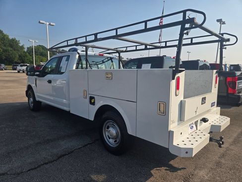 Used 2022 Ford F250 XL w/ Power Equipment Group RWD image 3
