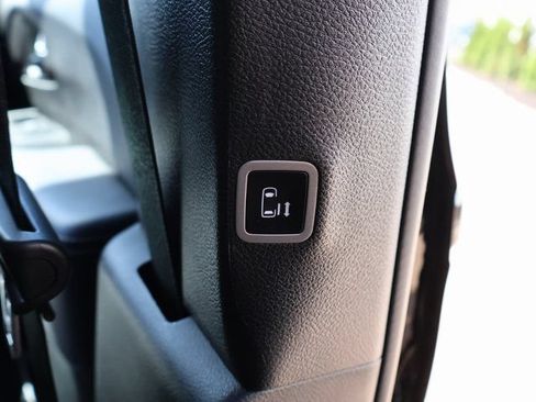 Used 2025 Chrysler Pacifica Select FWD image 14