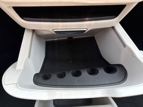 Used 2023 Chrysler Voyager LX FWD image 27