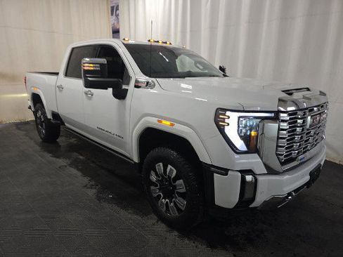 Used 2024 GMC Sierra 2500 Denali w/ Denali Reserve Package AWD/4WD image 3