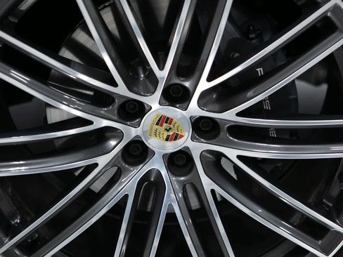 Certified 2026 Porsche Macan AWD/4WD image 11