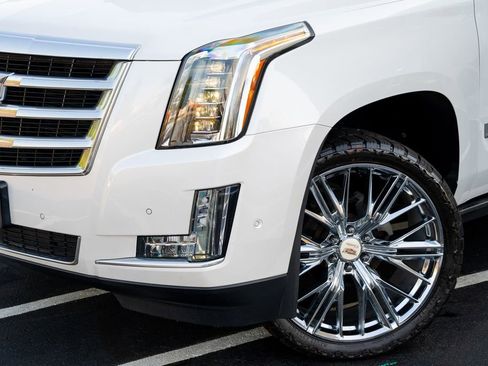 Used 2017 Cadillac Escalade Premium Luxury AWD/4WD image 3
