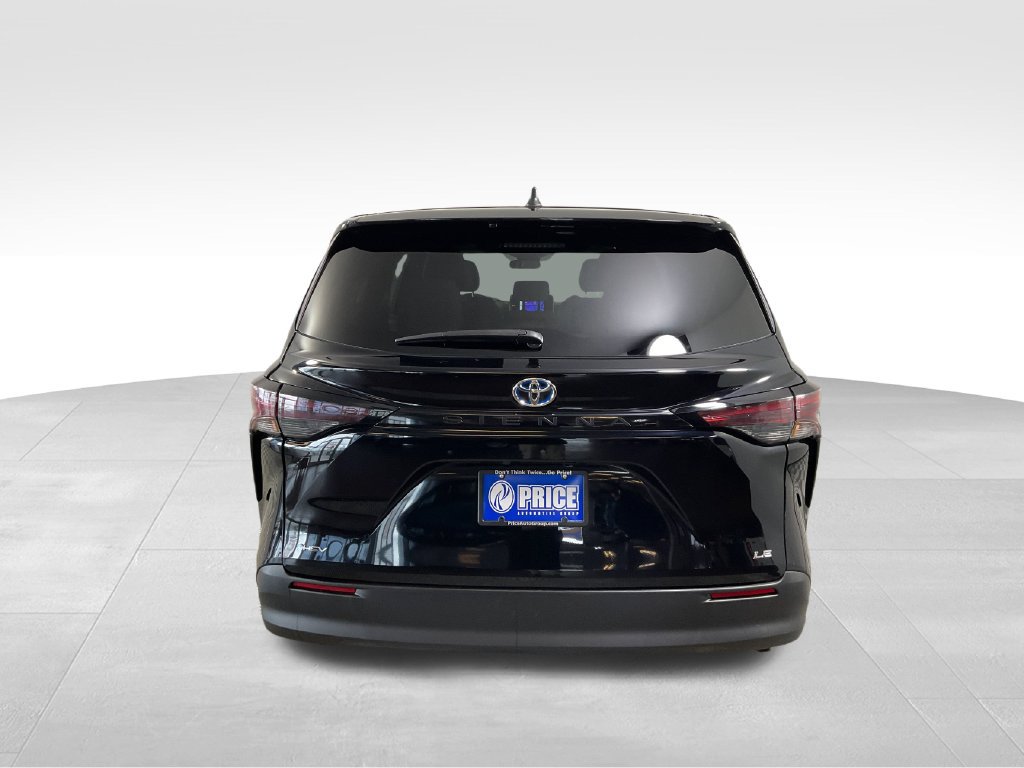 Used 2025 Toyota Sienna LE FWD image 8