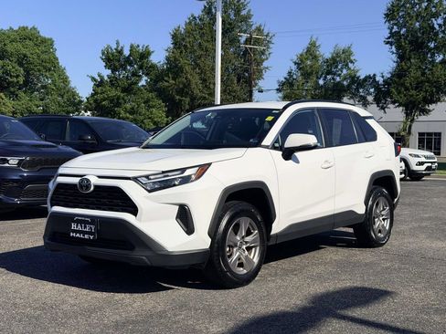 Used 2025 Toyota RAV4 XLE FWD image 5
