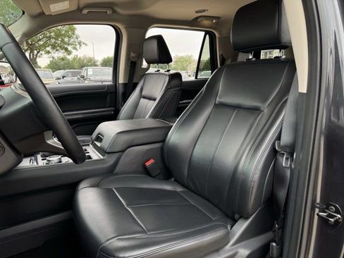 Used 2024 Ford Expedition XLT RWD image 27