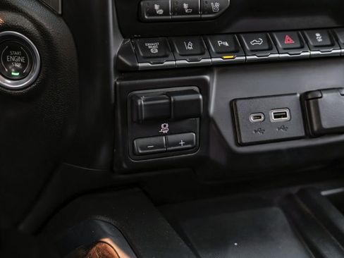 Used 2022 GMC Sierra 3500 Denali w/ Denali Black Diamond Edition image 38