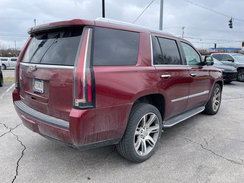 Used 2016 Cadillac Escalade Luxury image 3