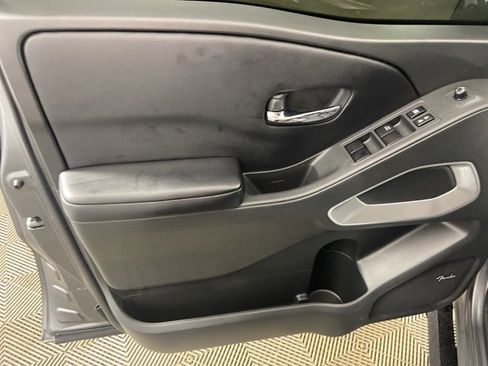 Used 2025 Nissan Frontier SL image 16