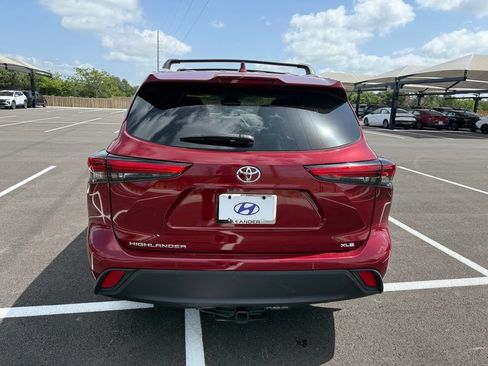 Used 2023 Toyota Highlander XLE FWD image 6