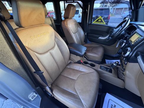 Used 2015 Jeep Wrangler Unlimited Sahara image 40