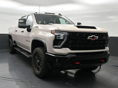 Used 2026 Chevrolet Silverado 2500 ZR2 AWD/4WD image 8