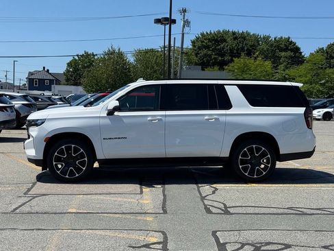 Used 2024 Chevrolet Suburban RST w/ Luxury Package AWD/4WD image 2