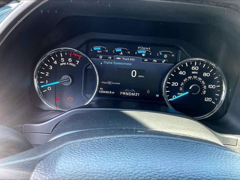 Used 2016 Ford F150 Platinum w/ Equipment Group 701A Luxury AWD/4WD image 19
