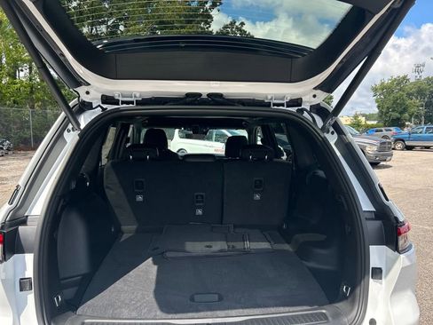 New 2025 Jeep Grand Cherokee Altitude image 24