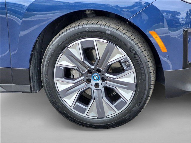 Certified 2024 BMW iX xDrive50 w/ Premium Package AWD/4WD image 25