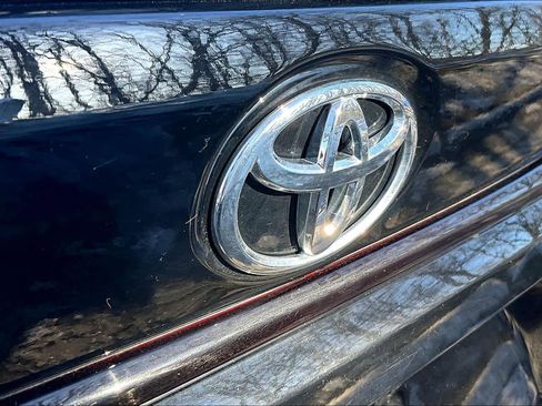 Used 2023 Toyota Corolla SE w/ SE Premium Package image 30