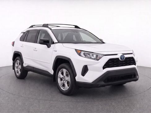 Used 2021 Toyota RAV4 LE w/ Carpet Mat Package (TMS) AWD/4WD image 2