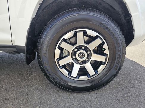 Certified 2023 Toyota 4Runner TRD Off-Road Premium w/ Moonroof Package AWD/4WD image 9