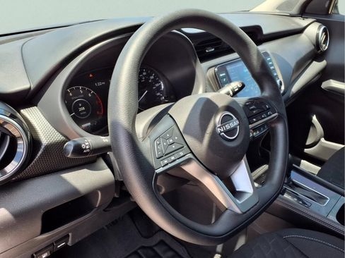 Used 2022 Nissan Kicks SV FWD image 14