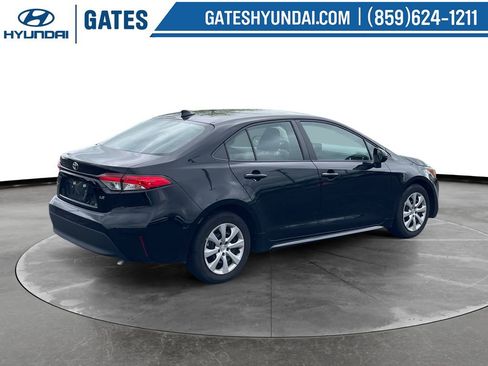 Used 2025 Toyota Corolla LE FWD image 2