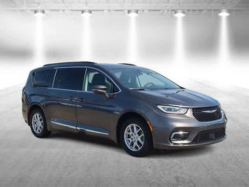 Certified 2022 Chrysler Pacifica Touring-L FWD image 2