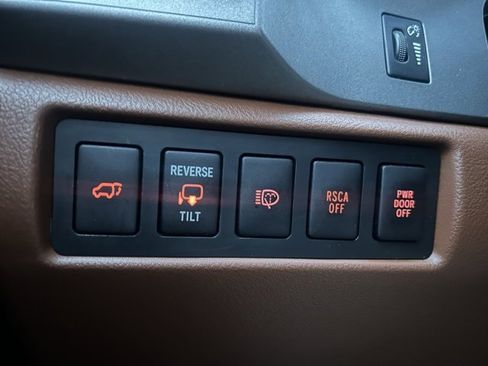 Used 2010 Toyota Sequoia Platinum image 20