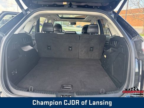 Used 2019 Ford Edge Titanium w/ Equipment Group 301A AWD/4WD image 17
