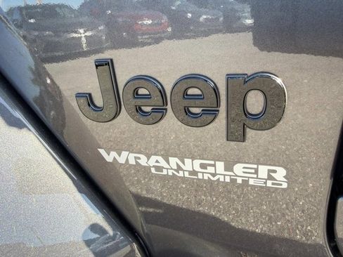 Used 2021 Jeep Wrangler Unlimited Sahara image 31