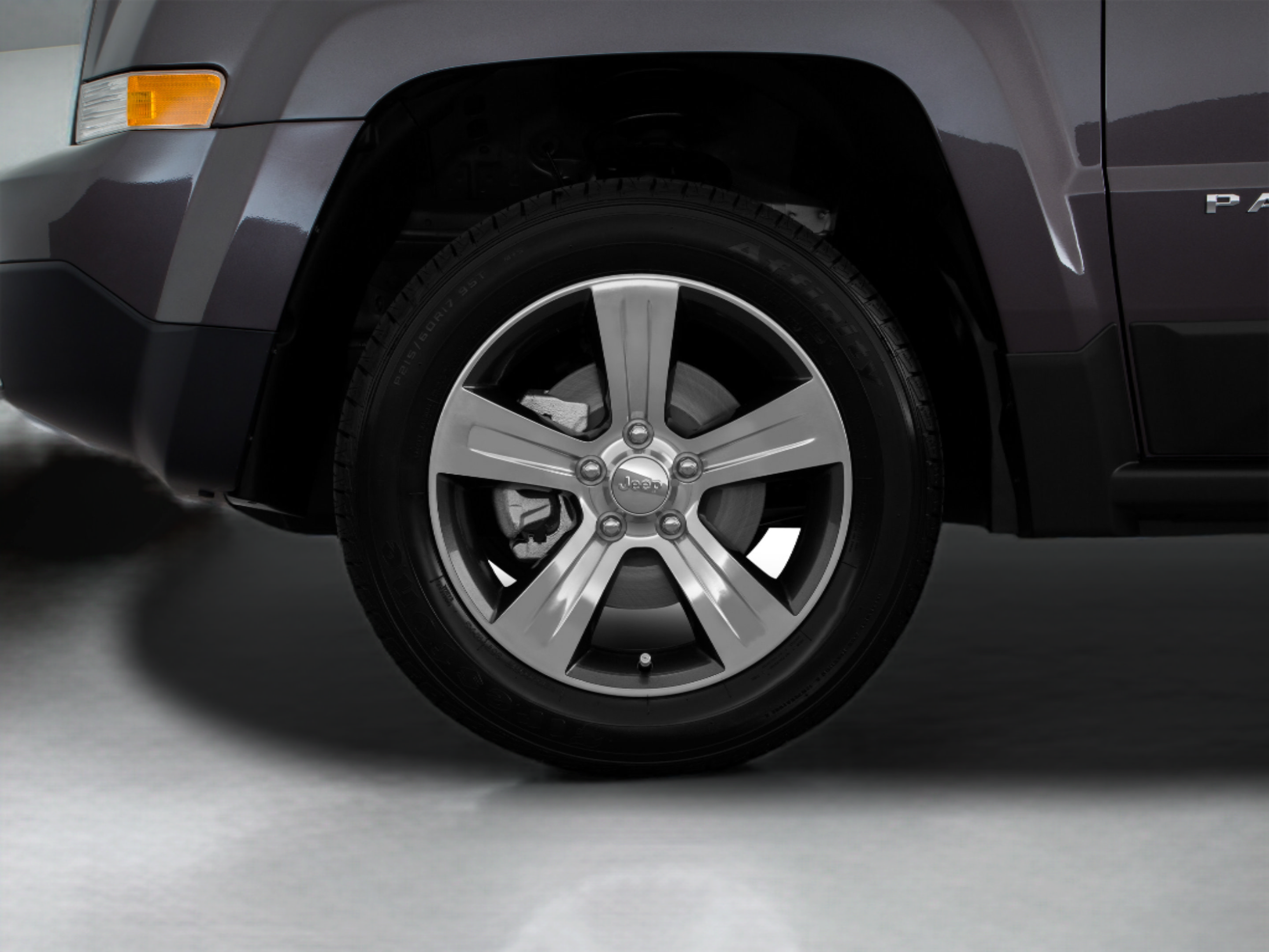 Used 2016 Jeep Patriot Latitude w/ Sun/Sound Group FWD image 15