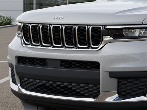 New 2025 Jeep Grand Cherokee L Laredo w/ Luxury Tech Group I AWD/4WD image 29