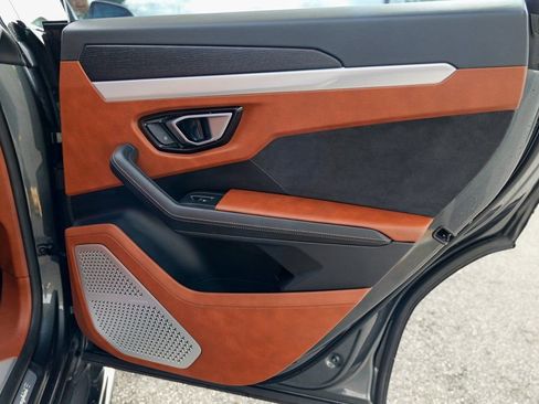 Used 2019 Lamborghini Urus Base image 29