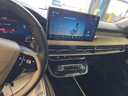 Used 2025 Lincoln Corsair AWD w/ Equipment Group 101A image 16