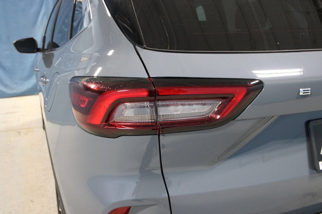 Used 2025 Ford Escape SE w/ PHEV Premium Package FWD image 39