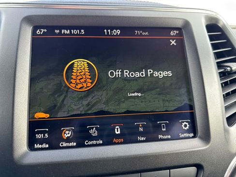 Certified 2023 Jeep Cherokee Trailhawk w/ Premium Leather Package image 33