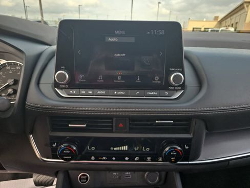 Used 2023 Nissan Rogue SV w/ SV Premium B Package image 16