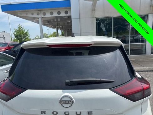 Used 2024 Nissan Rogue S FWD image 9