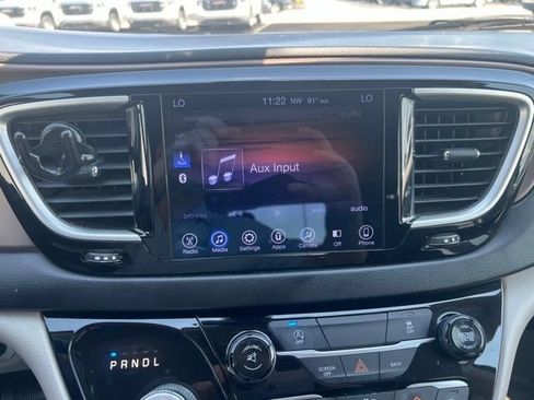 Used 2017 Chrysler Pacifica Touring Plus w/ Tire & Wheel Group FWD image 29