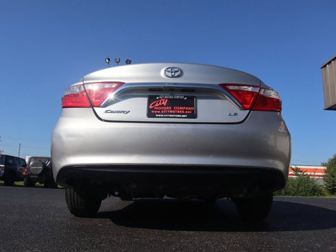 Used 2017 Toyota Camry LE FWD image 12