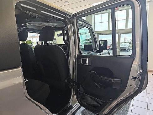 Used 2020 Jeep Gladiator Sport AWD/4WD image 31